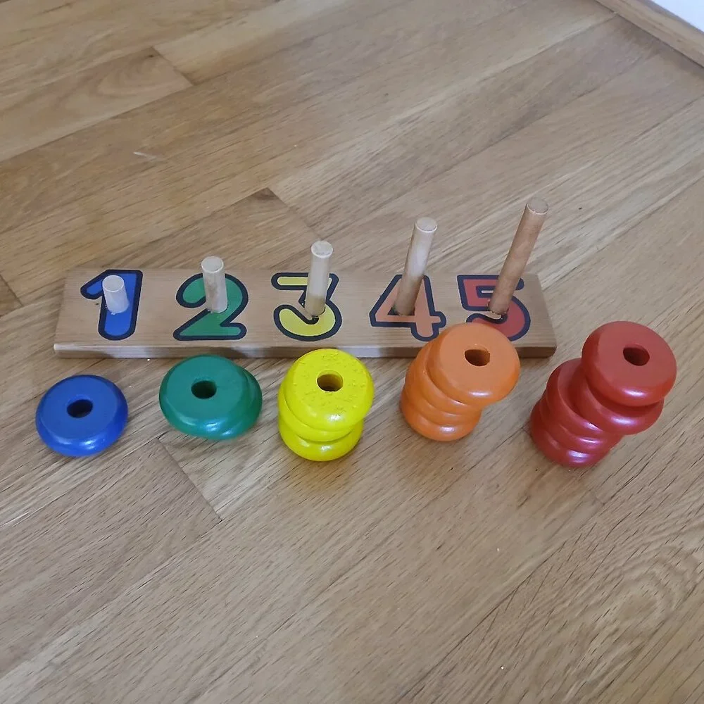 Wooden Number Colored Circle from 1 - 5 Used